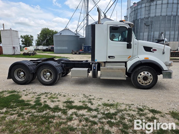 2016-peterbilt-567-image-4
