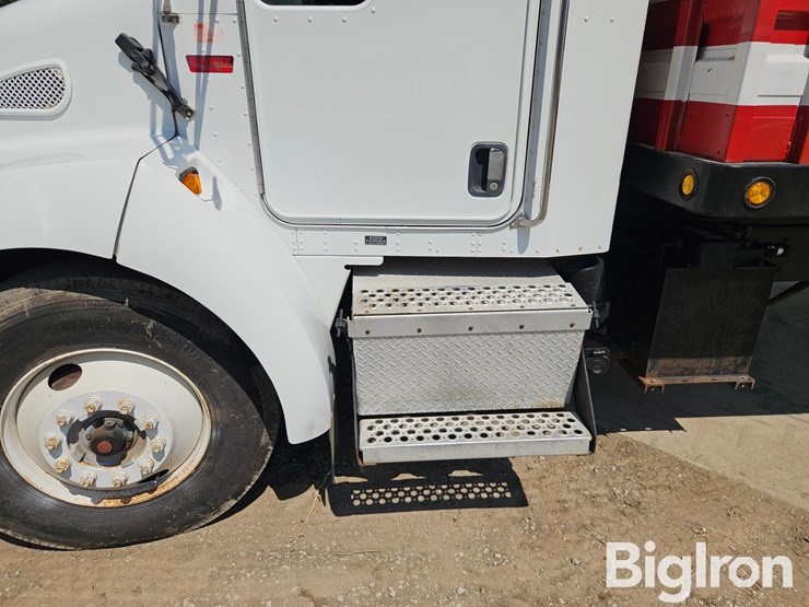 2004-kenworth-t300-image-11