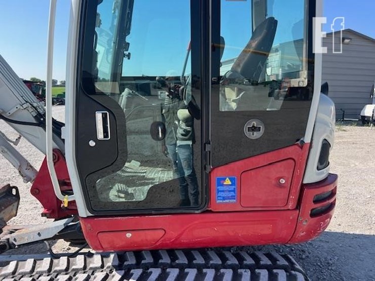 takeuchi-tb235-2-image-25