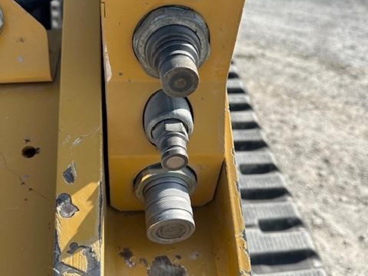 2015-caterpillar-299d-image-19