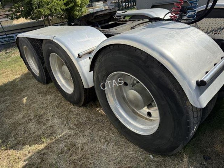 #300-•-2006-mack-cl733-triple-axle-semi-truck-image-15
