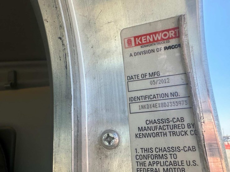 2013-kenworth-t800-image-16