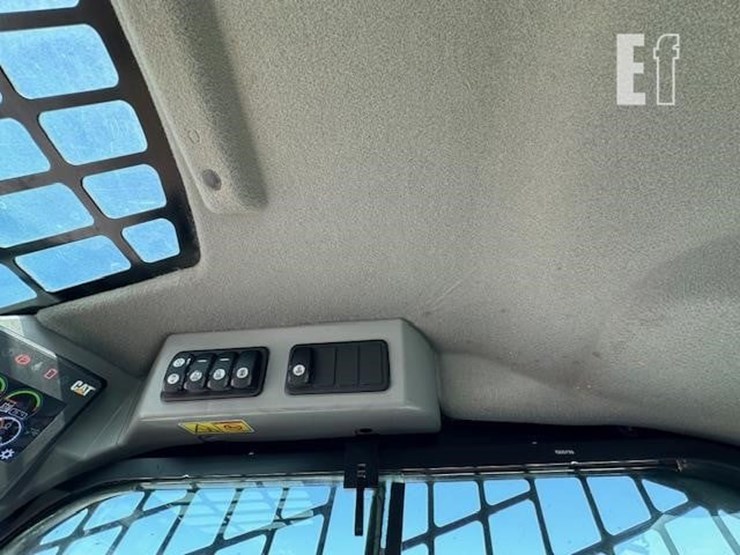 2015-caterpillar-299d-image-27