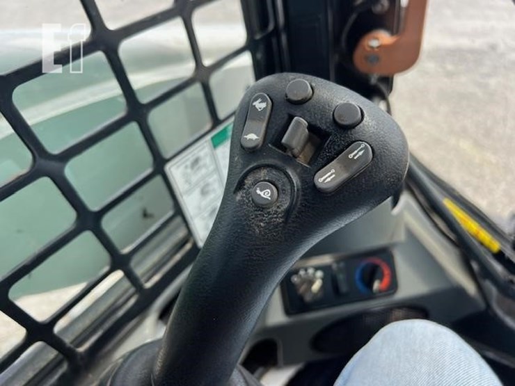 2020-bobcat-t870-image-39