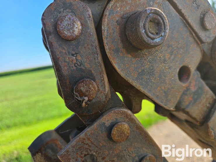 ditch-witch-2300-image-17
