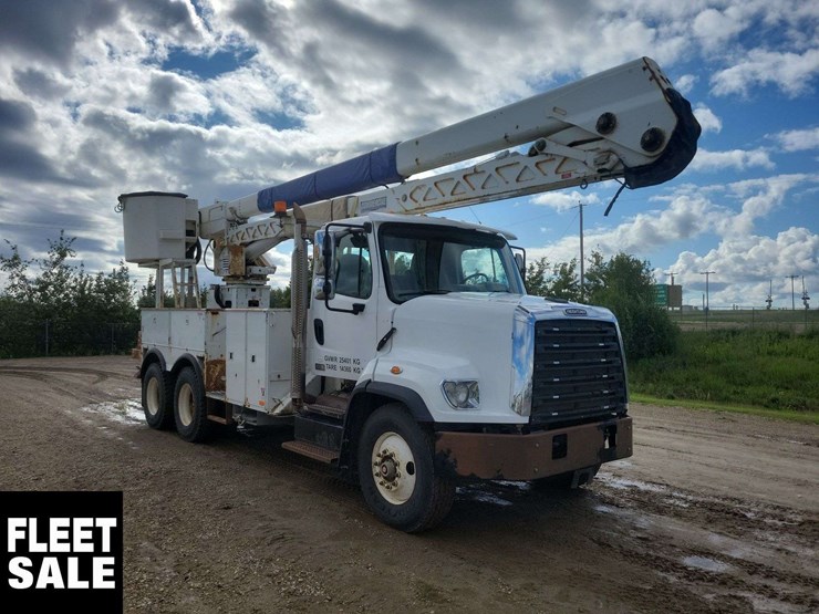 2013-freightliner-108sd-image-2