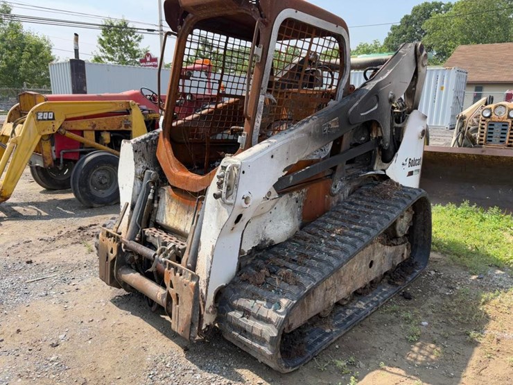 2013-bobcat-t770-image-1