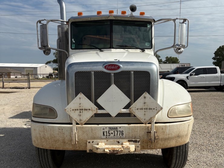 2011-peterbilt-337-image-2