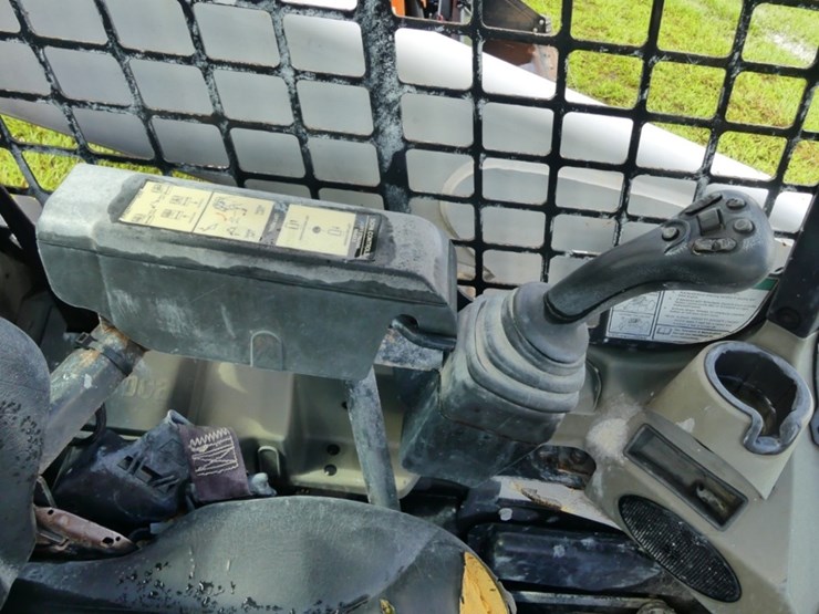2016-bobcat-s850-image-14
