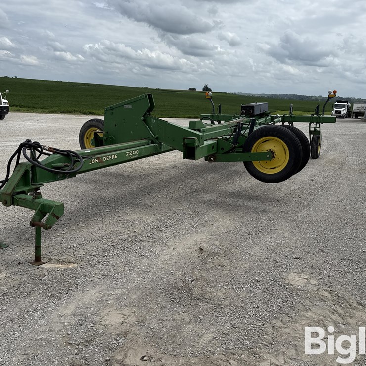 JOHN DEERE 7200