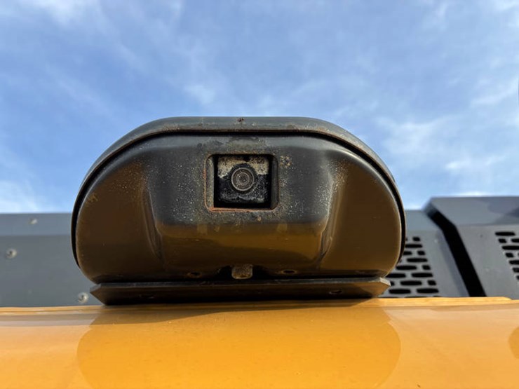 2021-john-deere-250-image-62
