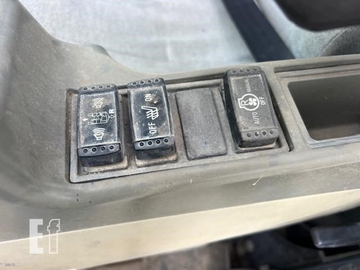 2014-deere-290g-lc-image-53