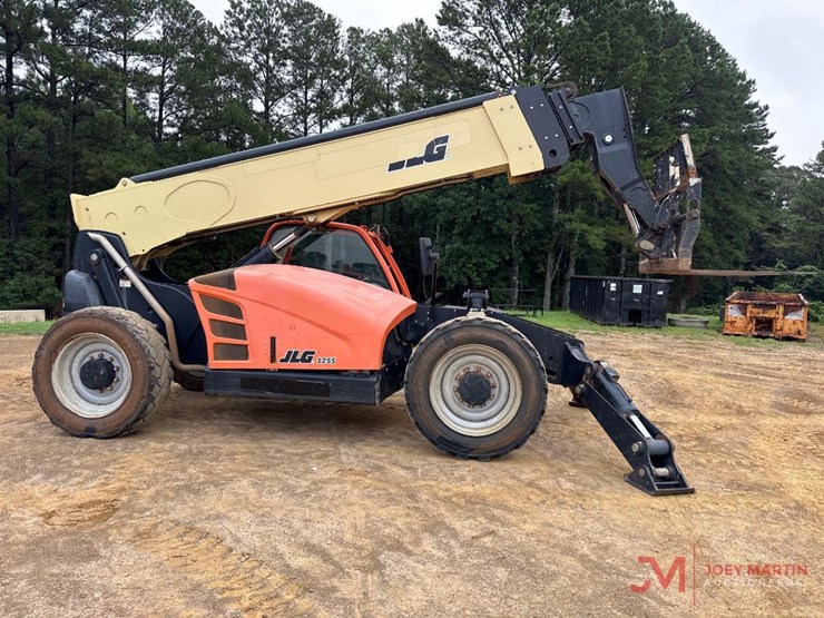 2018-jlg-1255-image-2