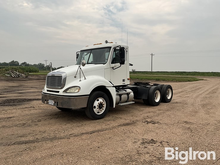 2004-freightliner-columbia-120-image-1