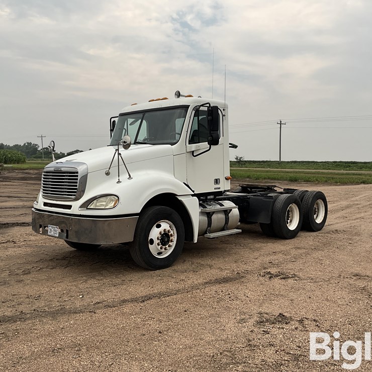 2004 FREIGHTLINER COLUMBIA 120