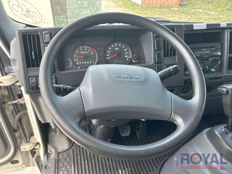 2016-isuzu-npr-image-13