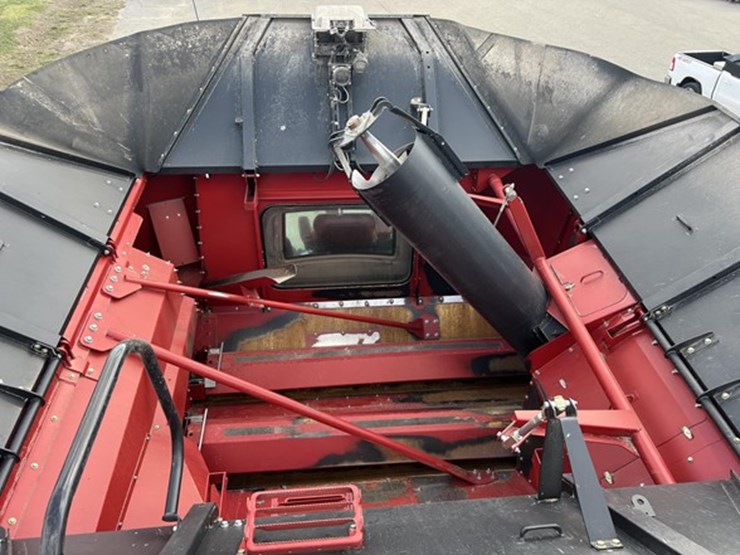 2022-case-ih-8250-image-31