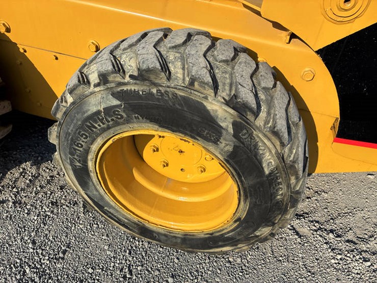 2019-caterpillar-246d-image-35