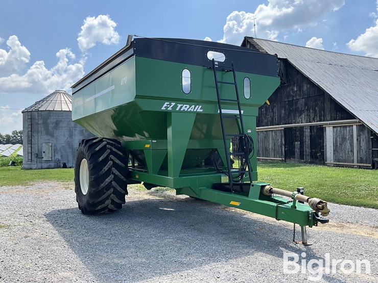 2019-e-z-trail-870-grain-cart-image-3