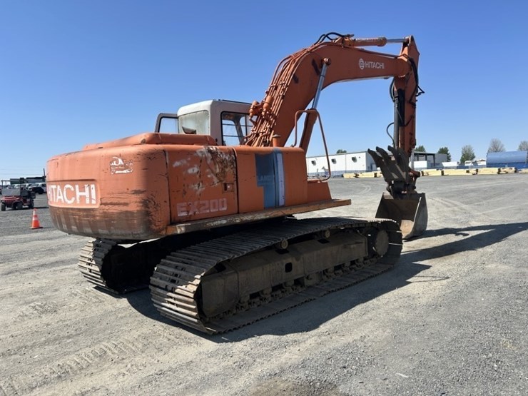 hitachi-ex200-2-image-5