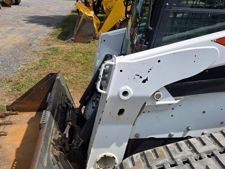 2018-bobcat-t870-image-32