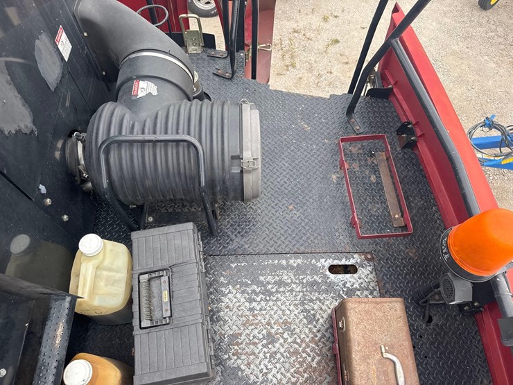 2004-case-ih-8010-image-46