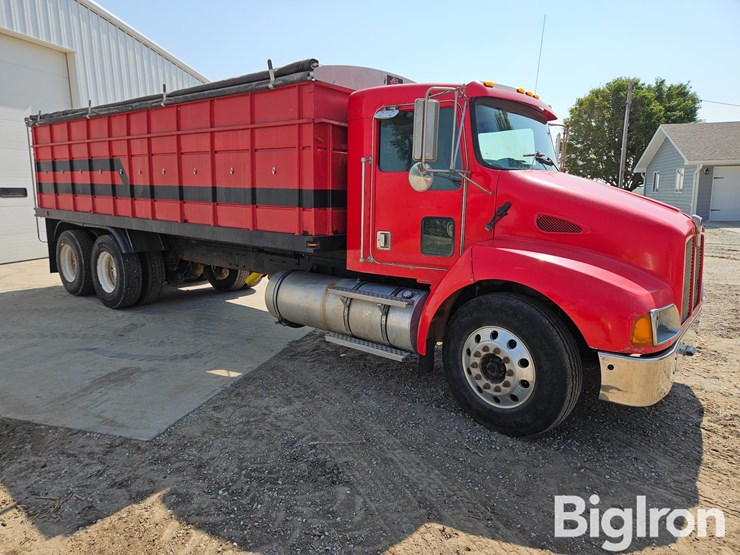 2001-kenworth-t300-image-3