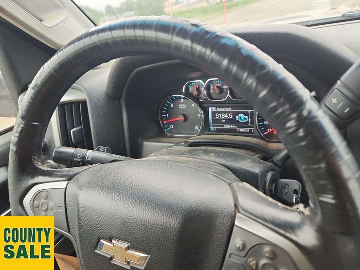 2015-chevrolet-silverado-2500hd-image-38