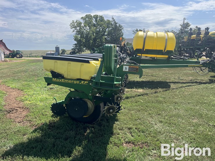 2010-john-deere-1770nt-image-4