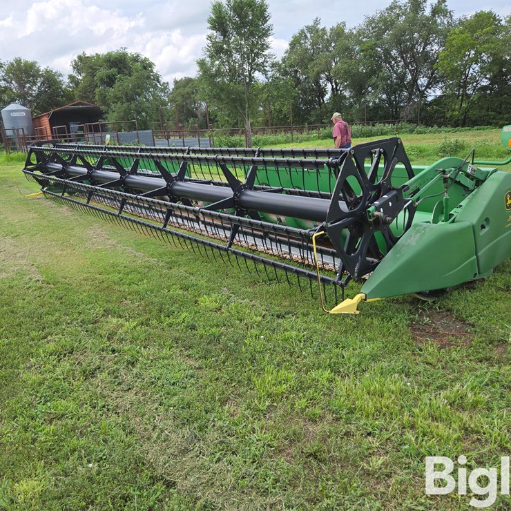 2005 JOHN DEERE 630F