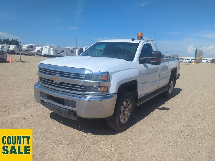 2015-chevrolet-silverado-3500hd-image-18