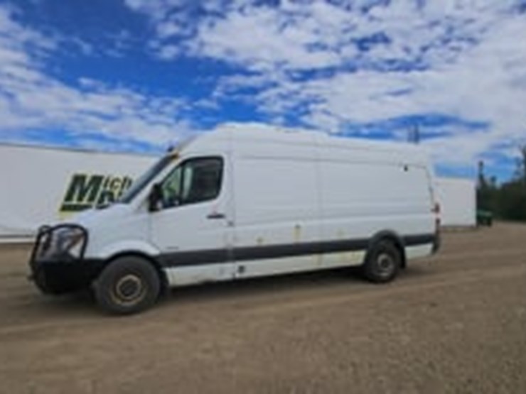 2016-mercedes-benz-sprinter-2500-image-5