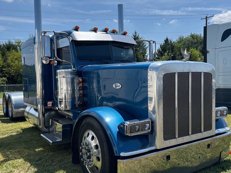 2008-peterbilt-389-image-3