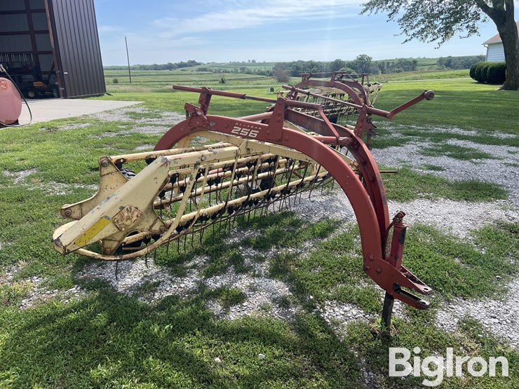 new-holland-256-image-3