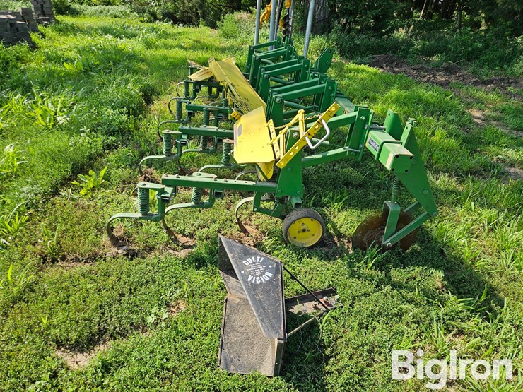 john-deere-825-image-4