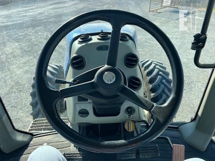 new-holland-t8020-image-37