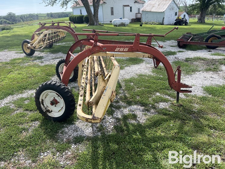 new-holland-256-image-4