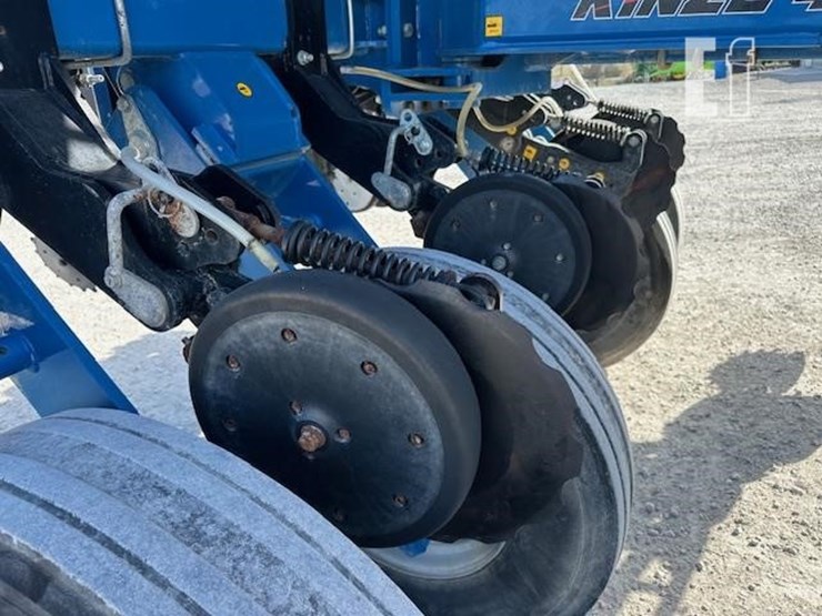 2014-kinze-4900-image-26