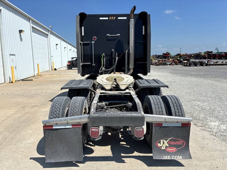 2011-peterbilt-386-image-7