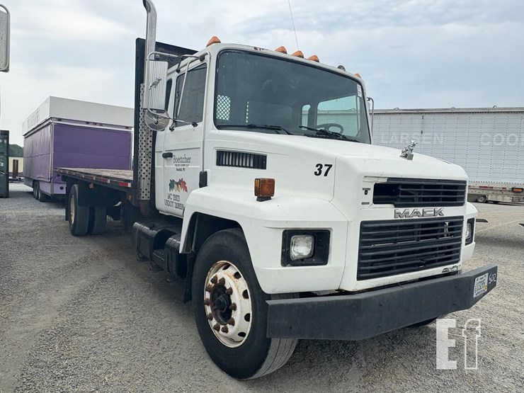 2000-mack-midliner-cs300-image-3