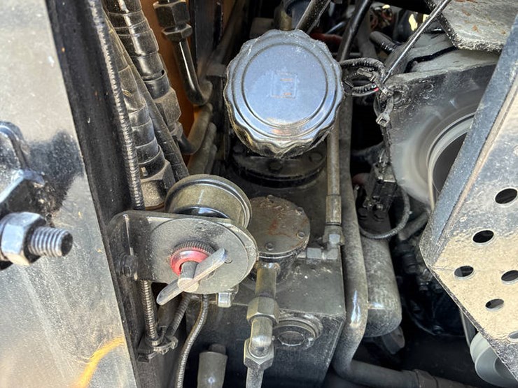 2019-caterpillar-246d-image-40