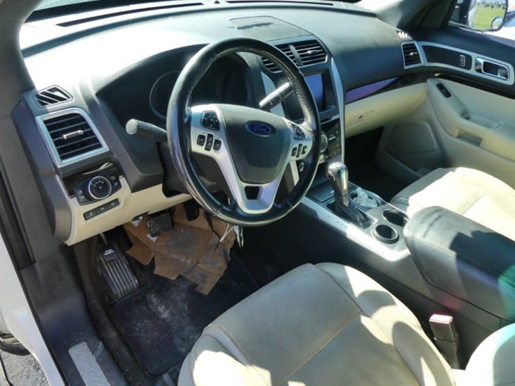 2012-ford-explorer-image-13