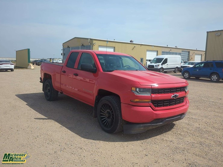 2017-chevrolet-silverado-1500-image-2