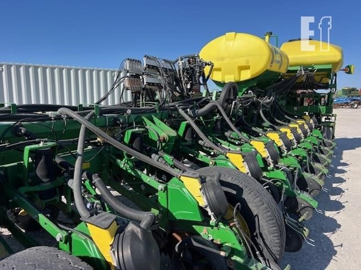 2009-john-deere-1770nt-image-76