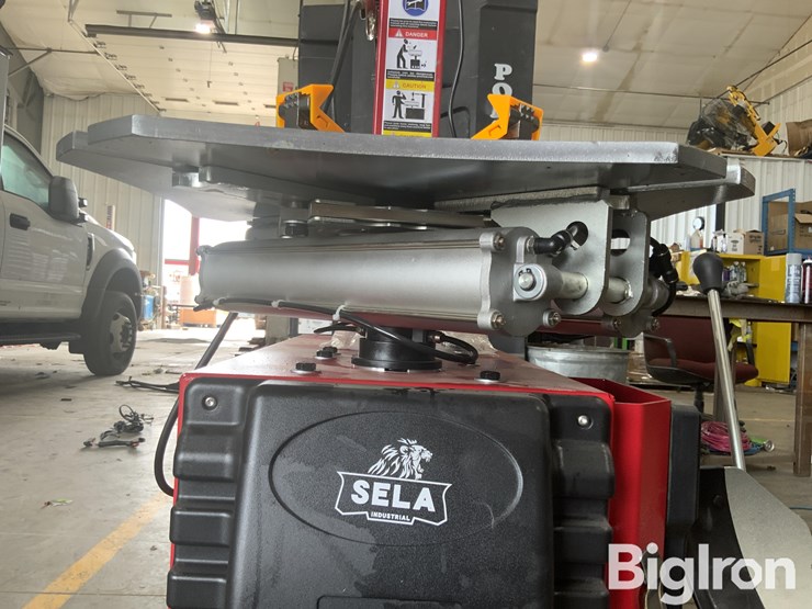 2025-ce-semi-automatic-tyre-changer-image-12