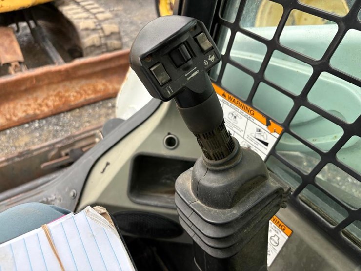 2014-bobcat-s570-image-23
