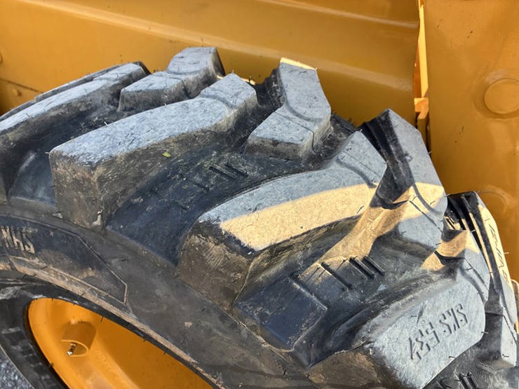 2019-caterpillar-246d-image-30