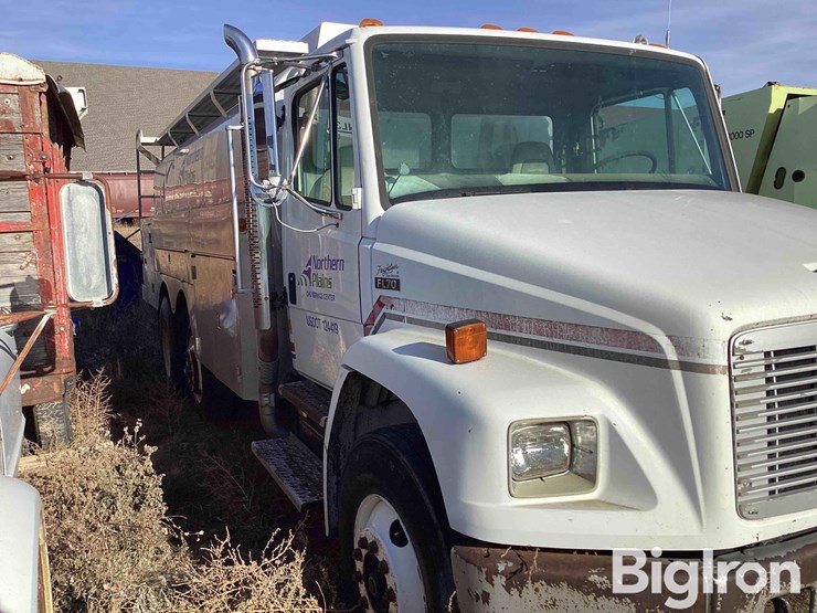 1998-freightliner-fl70-image-12