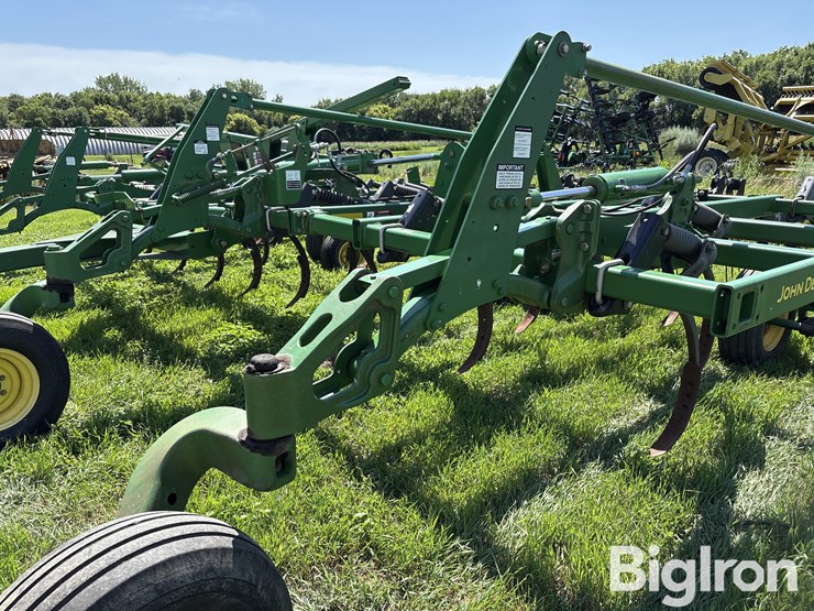 2010-john-deere-2410-image-14