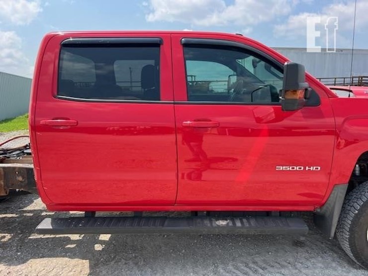 2018-chevrolet-silverado-3500hd-image-14